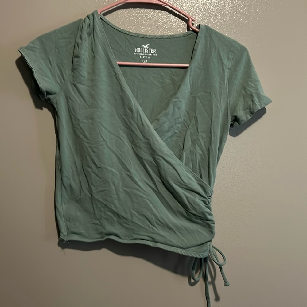 Cropped Hollister Baby Tee - size small